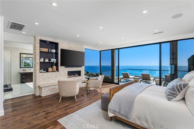 2492 Glenneyre Street, Laguna Beach, CA 92651