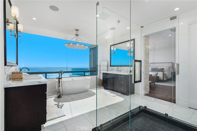 2492 Glenneyre Street, Laguna Beach, CA 92651