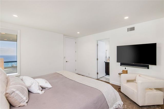 2492 Glenneyre Street, Laguna Beach, CA 92651