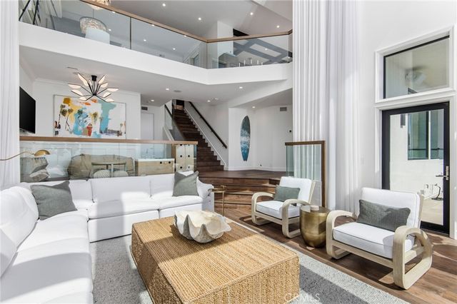 2492 Glenneyre Street, Laguna Beach, CA 92651