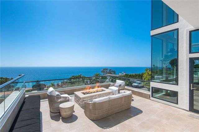2492 Glenneyre Street, Laguna Beach, CA 92651
