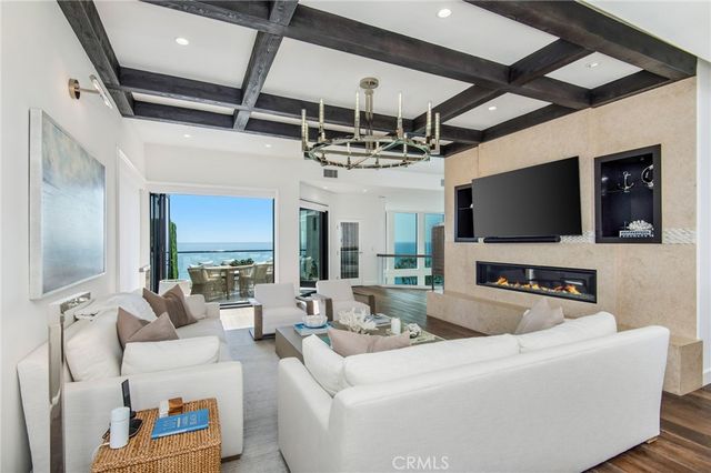 2492 Glenneyre Street, Laguna Beach, CA 92651