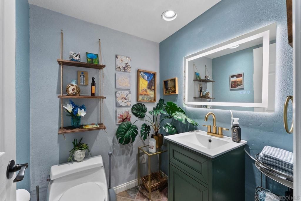 Image 11 of property listing at 871 Blackwood Rd, Chula Vista, CA 91910