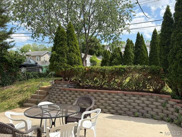 6926 Hurst Court, St Louis, MO 63116