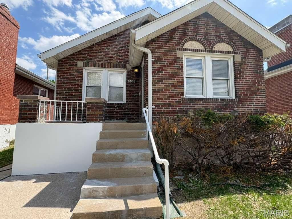 6926 Hurst Court, St Louis, MO 63116