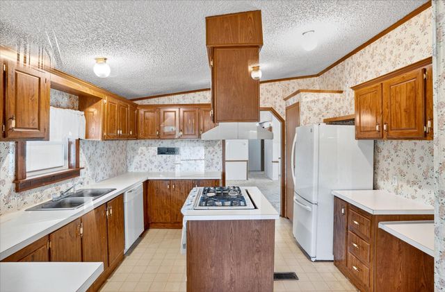 20300 E 1650 Road, Stockton, MO 65785