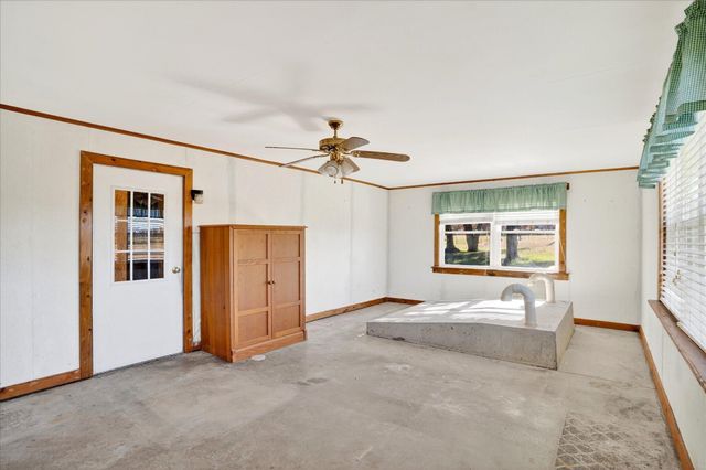 20300 E 1650 Road, Stockton, MO 65785