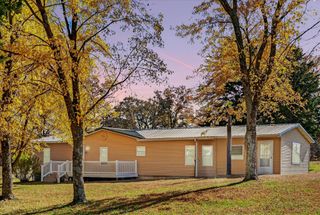 20300 E 1650 Road, Stockton, MO 65785