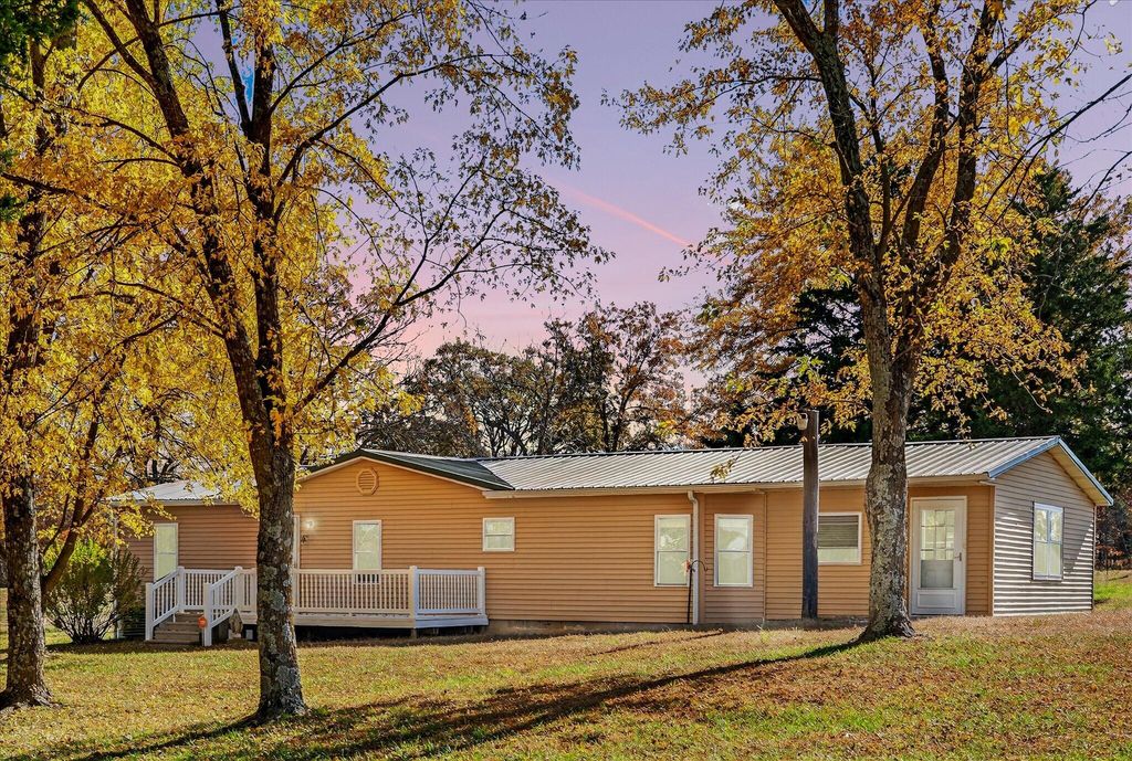 20300 E 1650 Road, Stockton, MO 65785