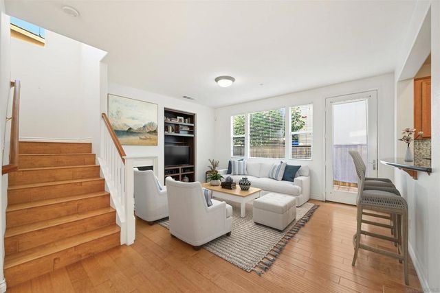 10521 Hollingsworth, San Diego, CA 92127