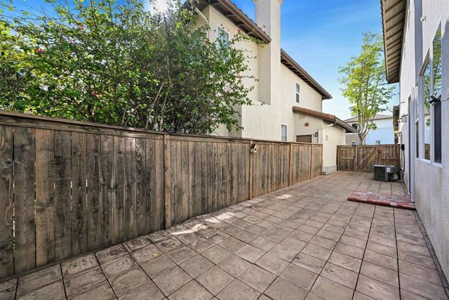 10521 Hollingsworth, San Diego, CA 92127