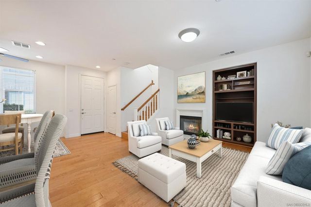 10521 Hollingsworth, San Diego, CA 92127