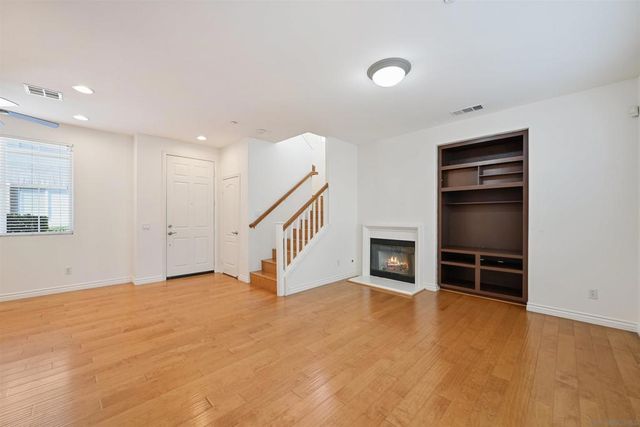 10521 Hollingsworth, San Diego, CA 92127