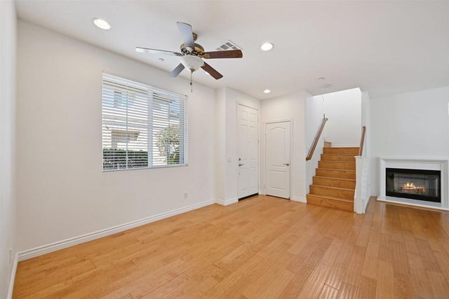 10521 Hollingsworth, San Diego, CA 92127