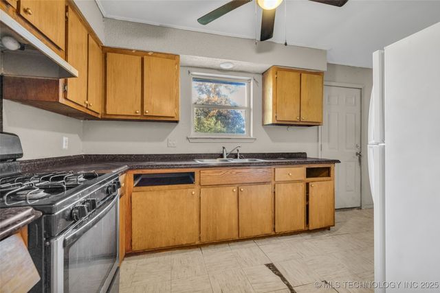 571 W 149th Place, Glenpool, OK 74033