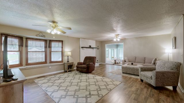 327 Russwood Dr, Springville, TN 38256