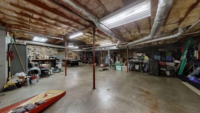 327 Russwood Dr, Springville, TN 38256
