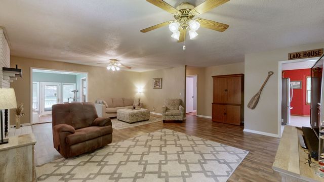 327 Russwood Dr, Springville, TN 38256