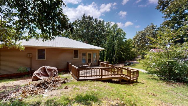 327 Russwood Dr, Springville, TN 38256