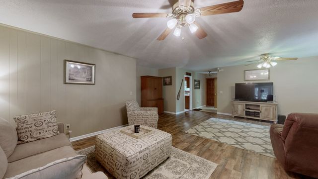 327 Russwood Dr, Springville, TN 38256