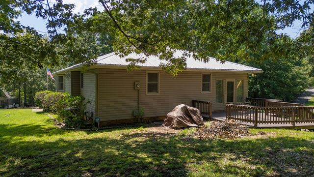 327 Russwood Dr, Springville, TN 38256