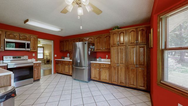 327 Russwood Dr, Springville, TN 38256