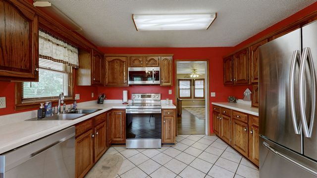 327 Russwood Dr, Springville, TN 38256