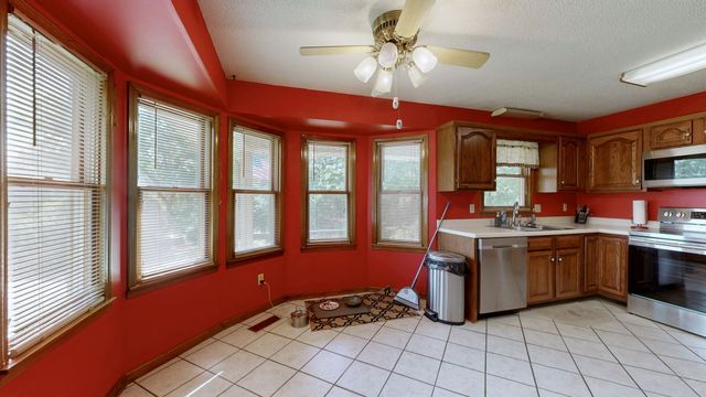 327 Russwood Dr, Springville, TN 38256