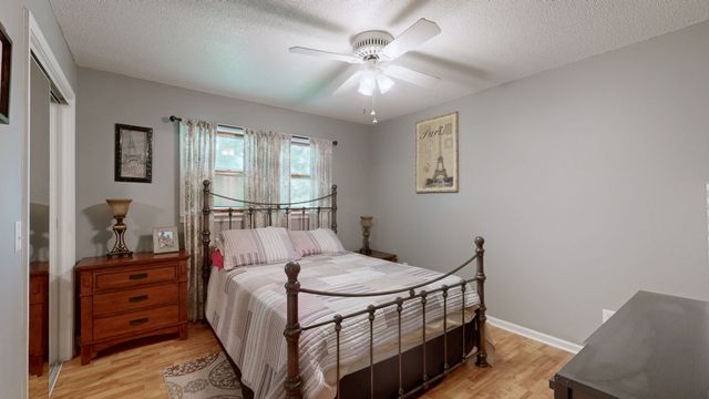327 Russwood Dr, Springville, TN 38256