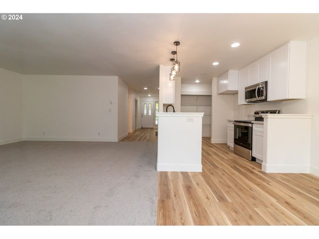 9 WATERFORD DOWNS, Florence, OR 97439