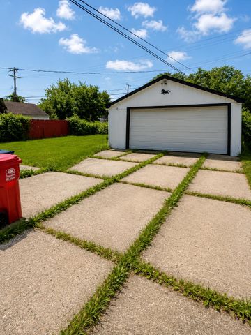 22751 Melrose Avenue, Eastpointe, MI 48021