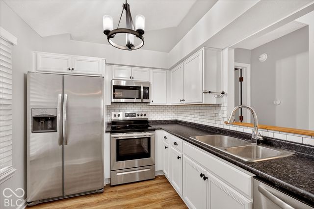 9741 Roxbury Drive, Fishers, IN 46038