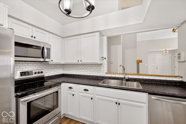 9741 Roxbury Drive, Fishers, IN 46038