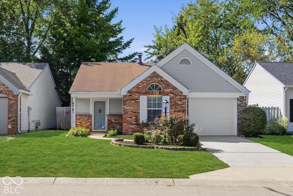 9741 Roxbury Drive, Fishers, IN 46038