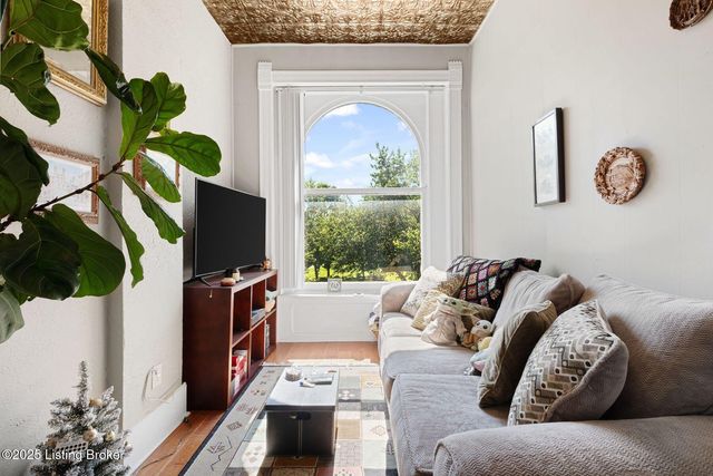 1612 S 2nd St, Louisville, KY 40208