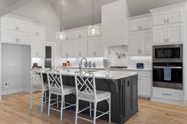 2833 E 142nd Street S, Bixby, OK 74008