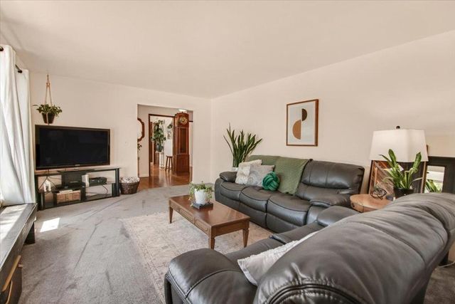 1651 CLEARVIEW Drive, Hollister, CA 95023