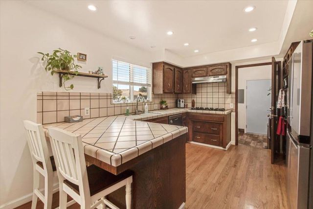 1651 CLEARVIEW Drive, Hollister, CA 95023