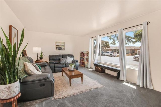 1651 CLEARVIEW Drive, Hollister, CA 95023