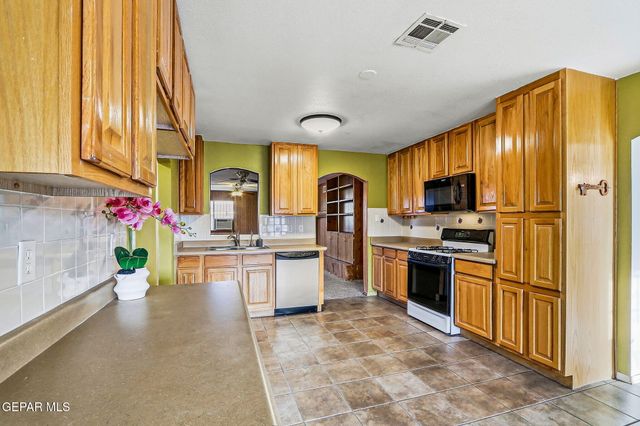 10812 AQUAMARINE Street, El Paso, TX 79924