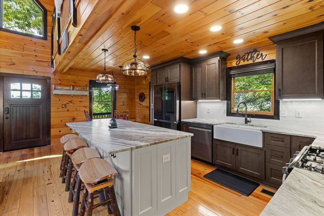 495 Trails End Ridge, Ellijay, GA 30540