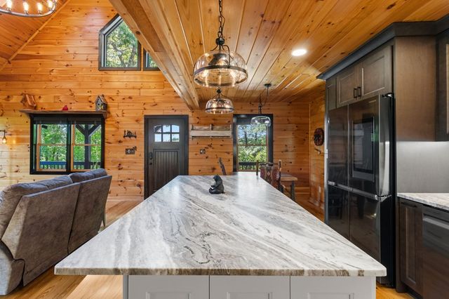495 Trails End Ridge, Ellijay, GA 30540