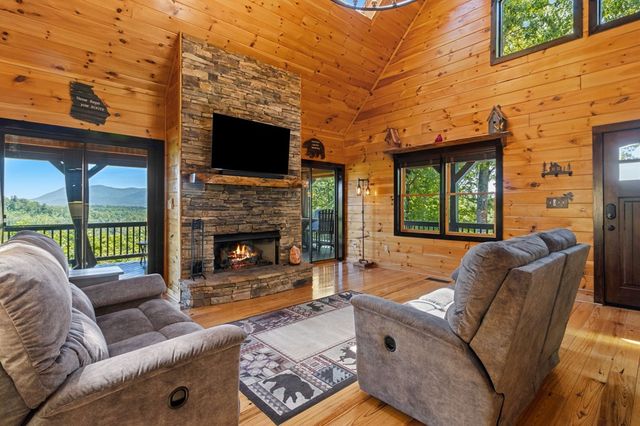 495 Trails End Ridge, Ellijay, GA 30540