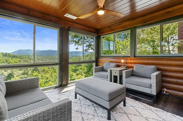 495 Trails End Ridge, Ellijay, GA 30540