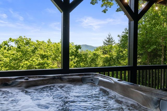 495 Trails End Ridge, Ellijay, GA 30540