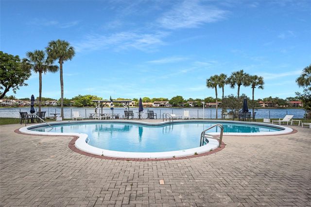 671 NE 195th St 114E, Miami, FL 33179