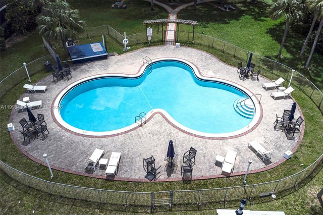 671 NE 195th St 114E, Miami, FL 33179