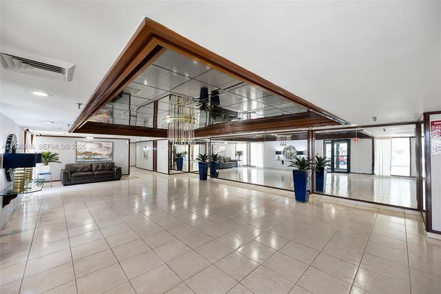 671 NE 195th St 114E, Miami, FL 33179