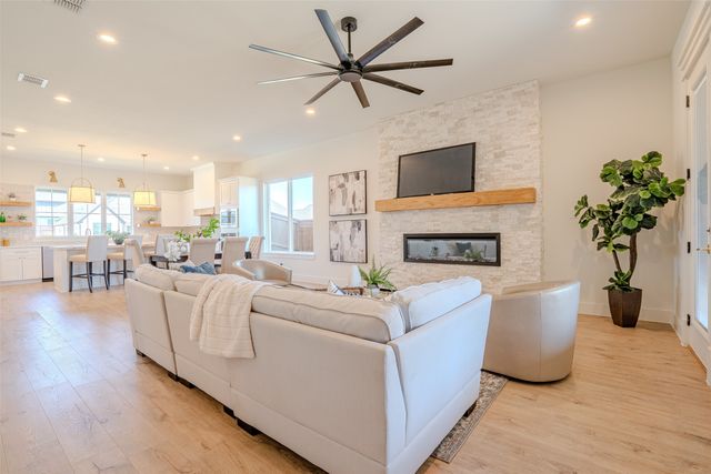 924 Claystone Ridge Drive, Fort Worth, TX 76028