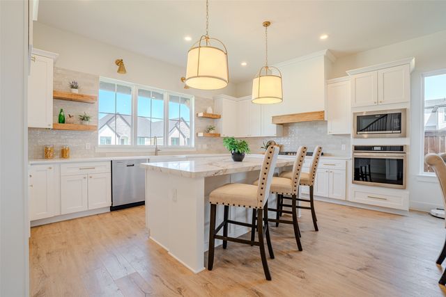 924 Claystone Ridge Drive, Fort Worth, TX 76028